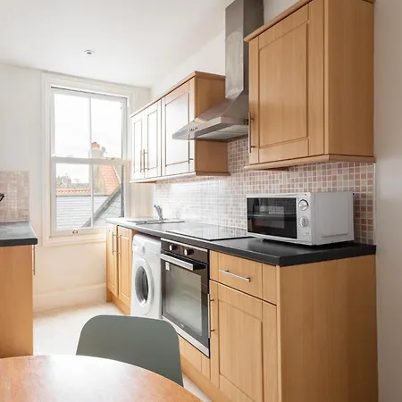 Host & - Abbey View * וויטבי